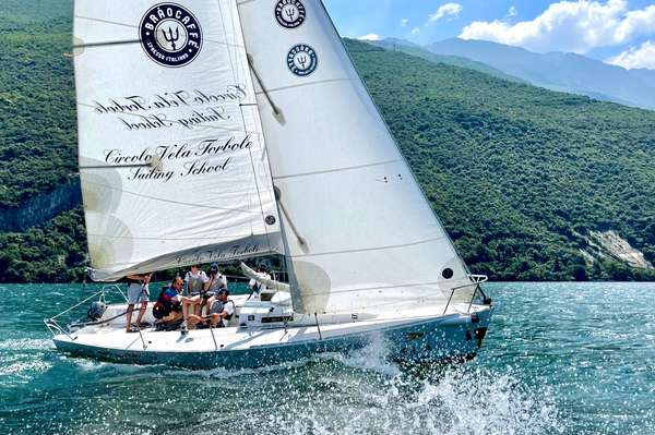 Circolo Vela Torbole | Veleggiate con skipper sul garda