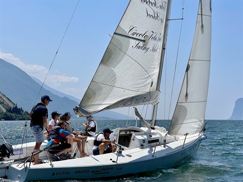 AUGUST IN OFFER - GROUP COURSE ON KEELBOAT 